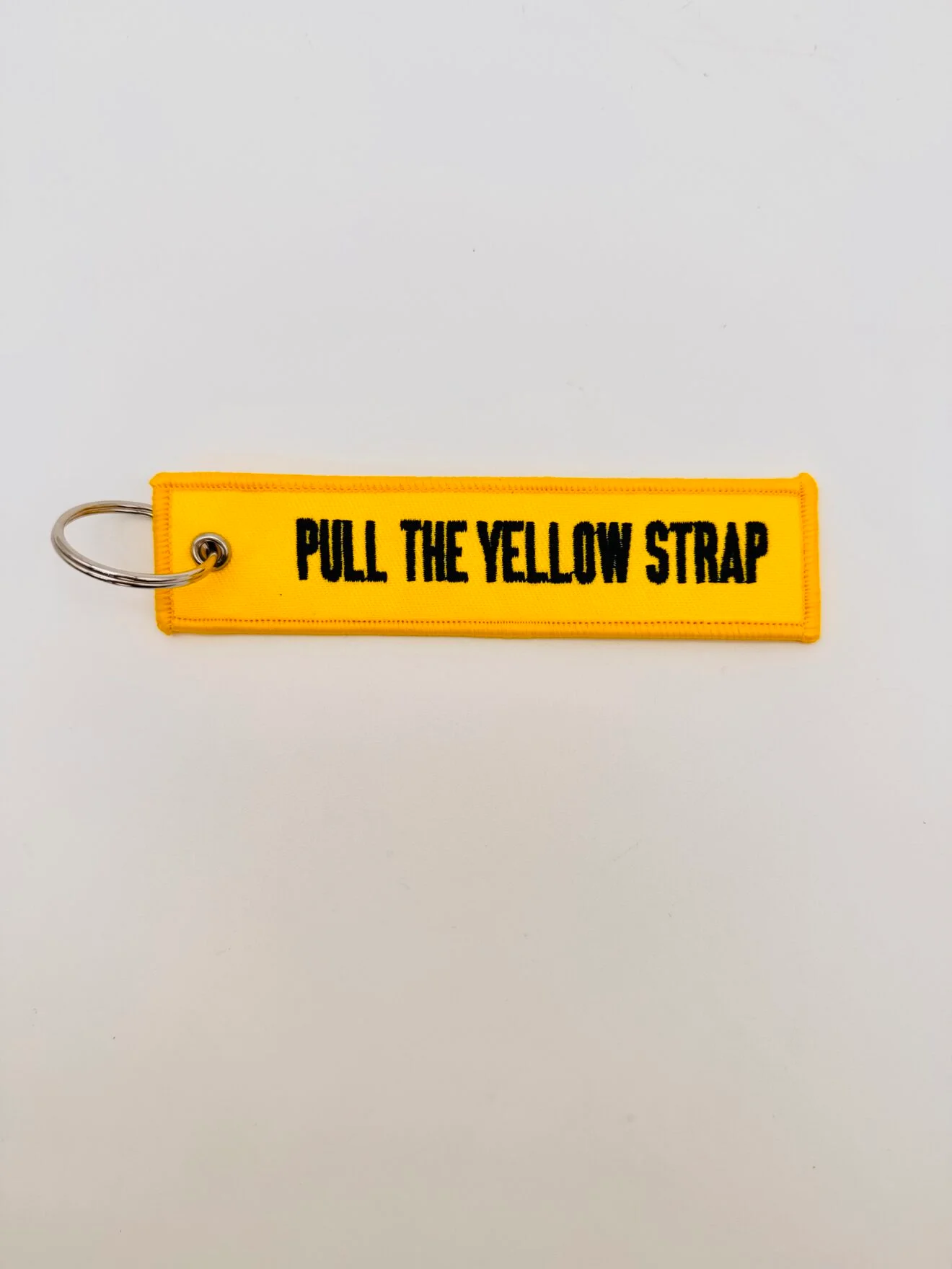Porte clé “Pull the yellow strap” - Parcs Actus - Actualite des parcs d'attractions Porte clé "Pull the yellow strap" – Image 2